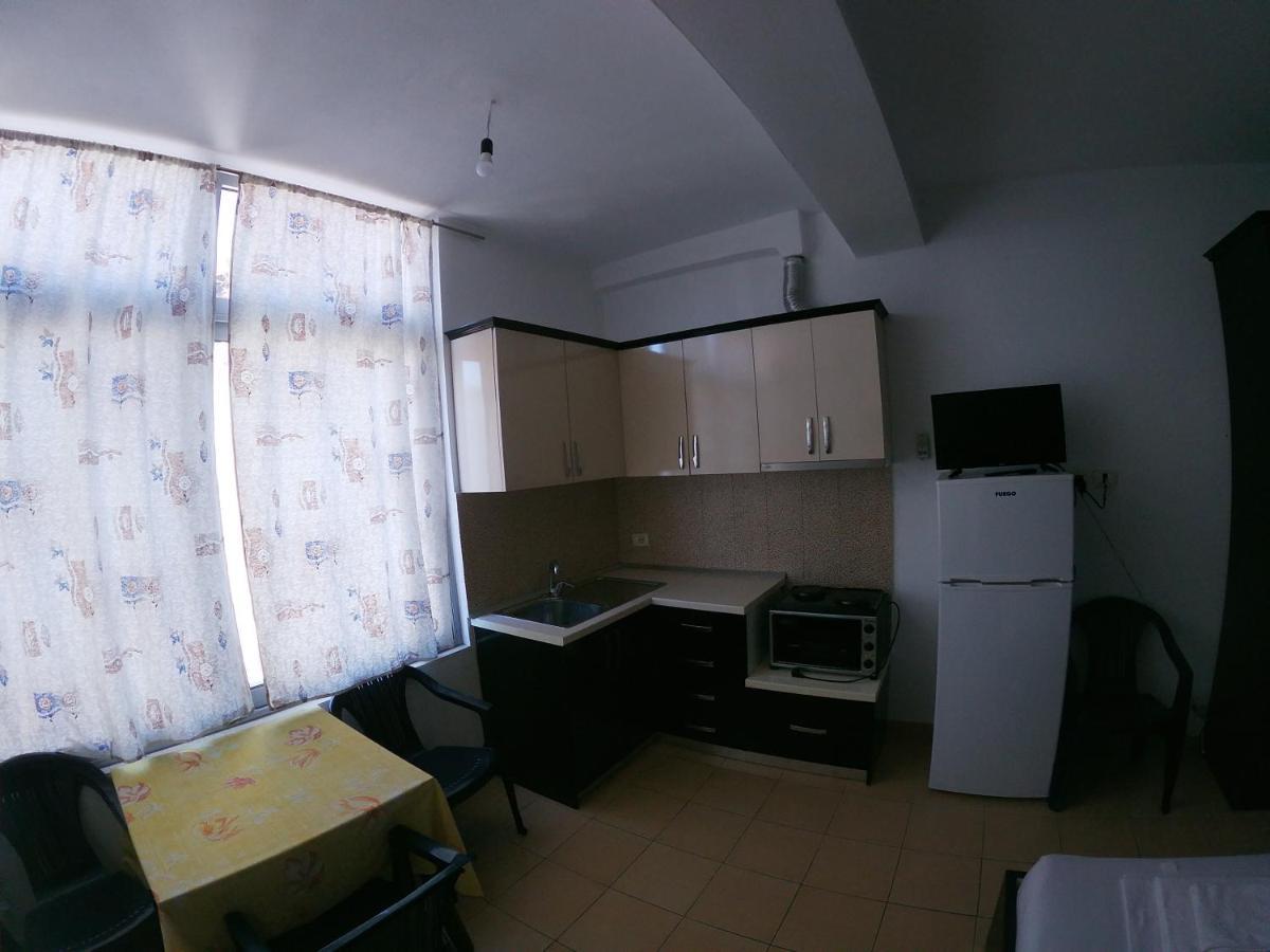 Honey Apartments Near Promenade Sarande Exterior photo