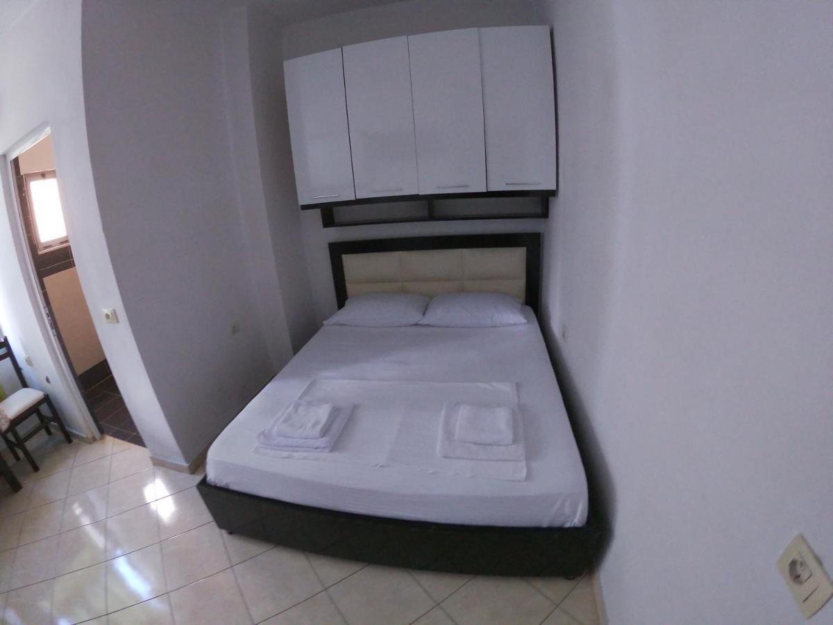 Honey Apartments Near Promenade Sarande Exterior photo